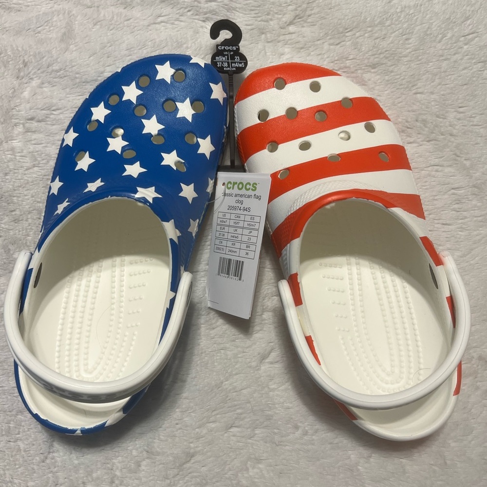 American flag themed Crocs, kids size 5 (m5 / w7), nwt